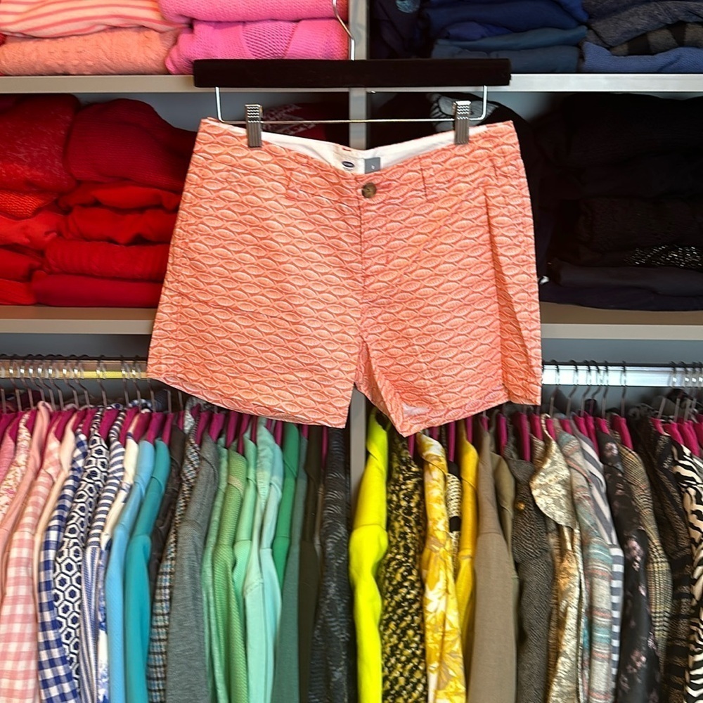 Old Navy coral with white fish 5 1/2” shorts size 2